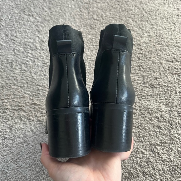 Steve Madden Womens Erika Leather Closed Toe Ankle Chelsea Boots - Picture 10 of 12